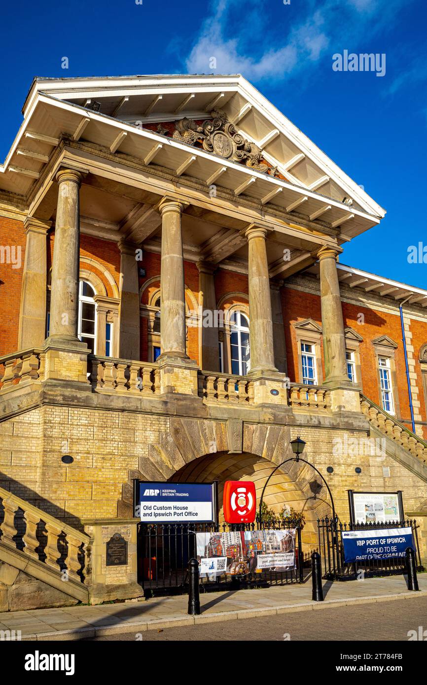 Le vieux Douanes Ipswich Waterfront. Construit en 1845, il est maintenant le siège du port d'Ipswich et de ses propriétaires Associated British ports. Banque D'Images
