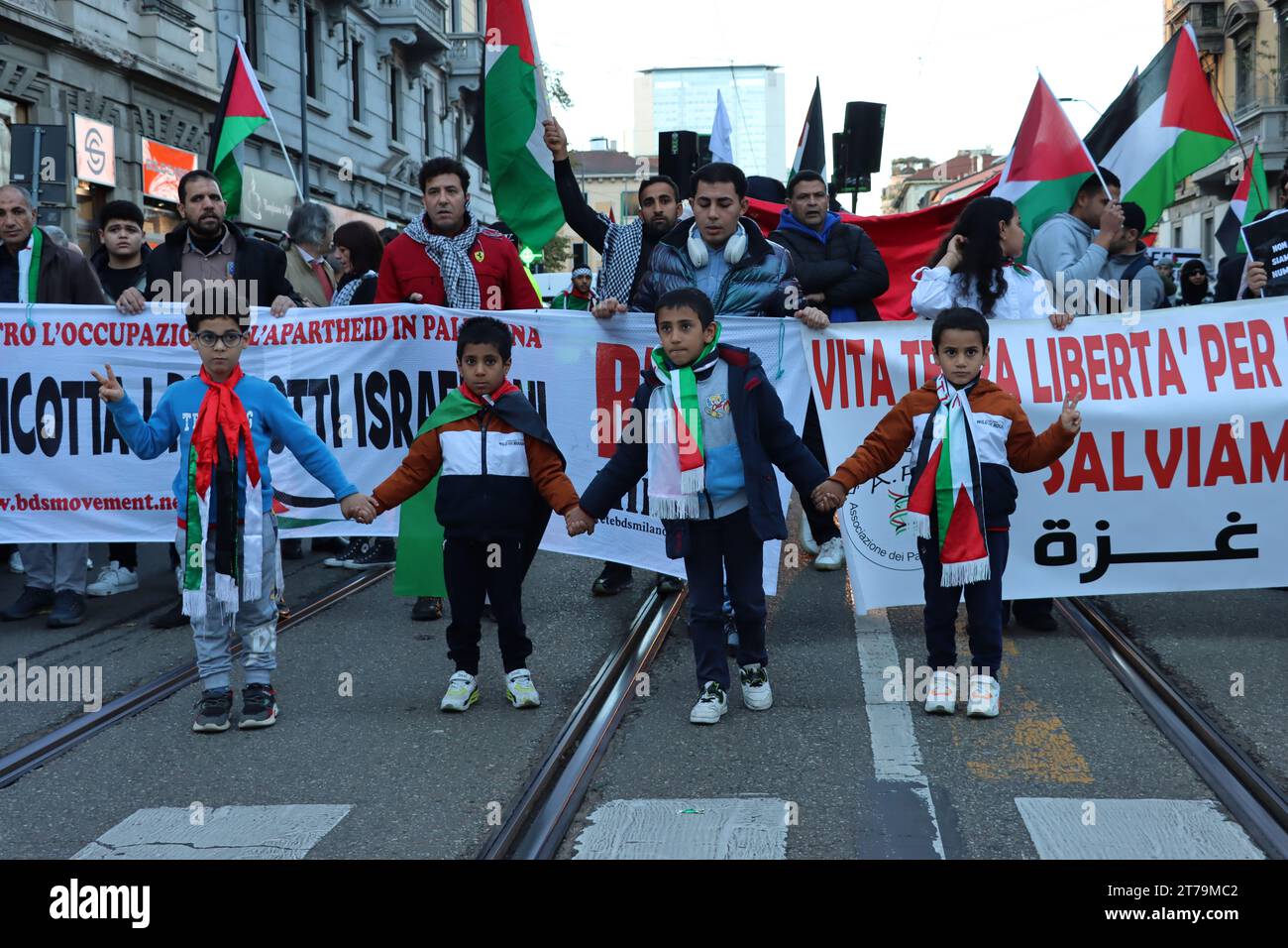 marche pro-palestinienne dans le centre de Milan Banque D'Images