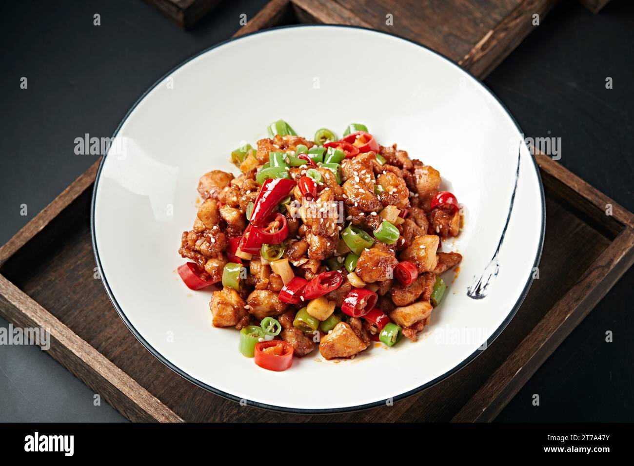 Poulet frit (sauté) en cocotte, poulet Kung Pao Banque D'Images