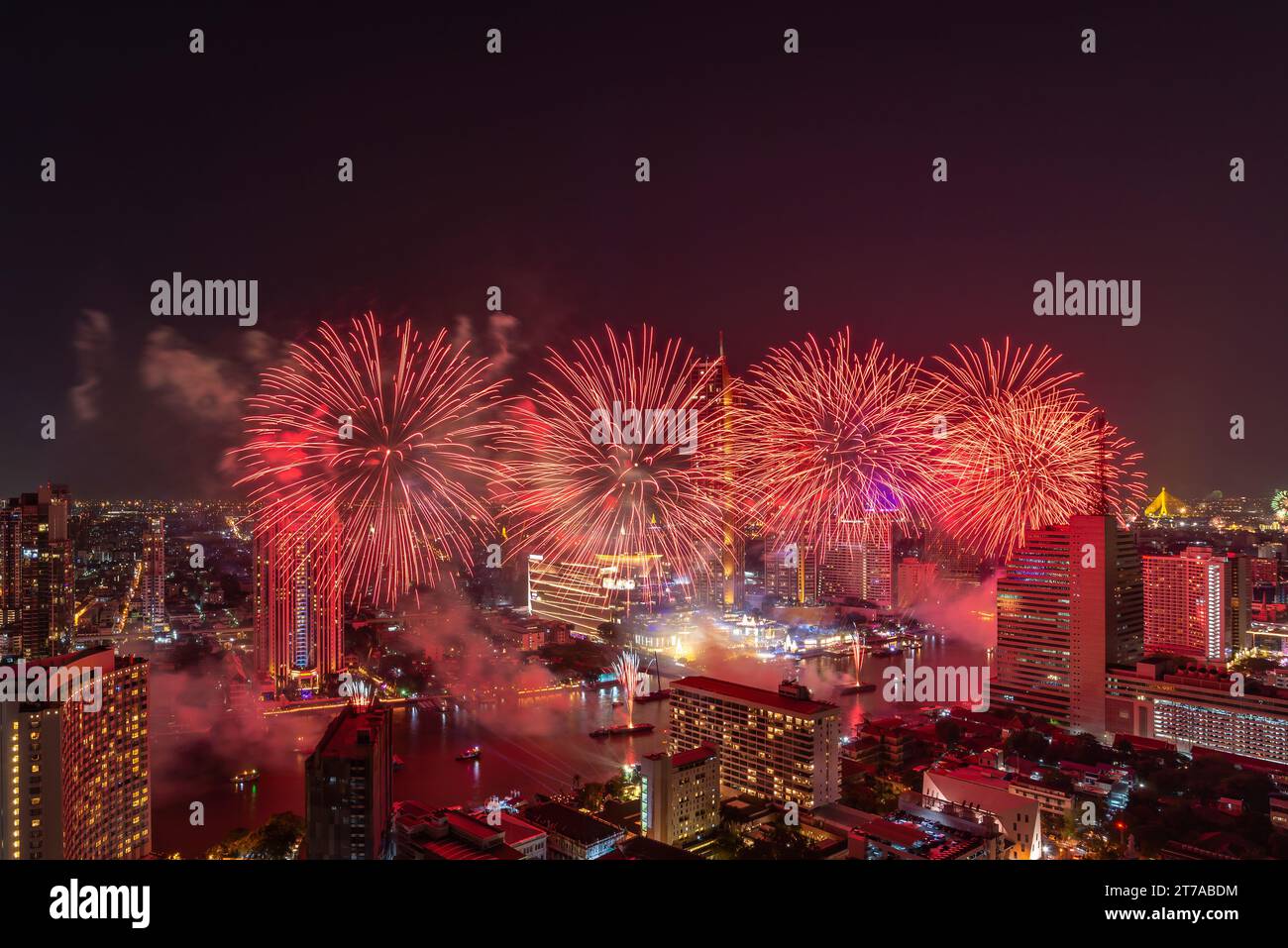 Bangkok Thaïlande, feu d'artifice de célébration du compte à rebours, feu d'artifice du nouvel an coloré Banque D'Images