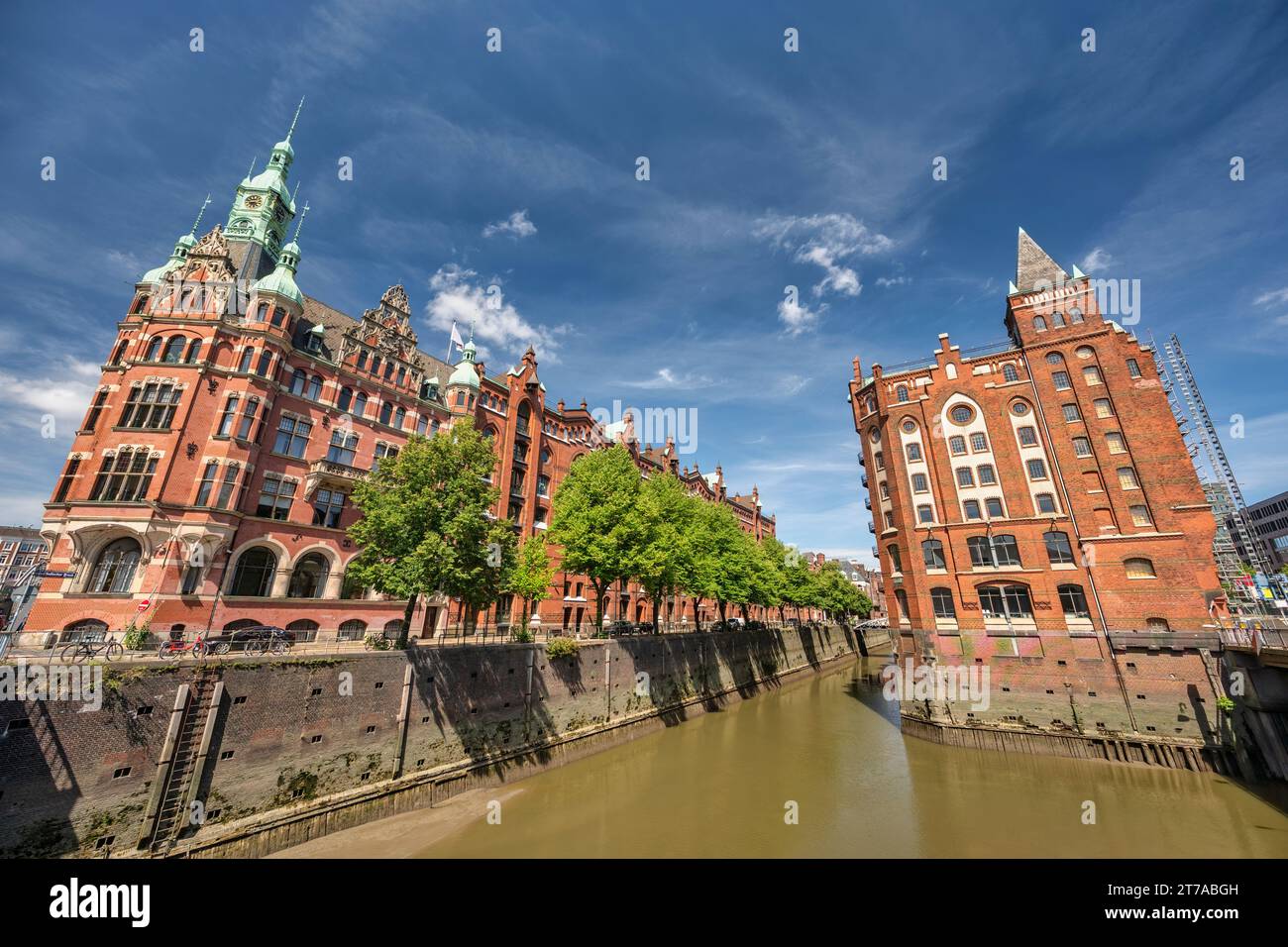 Hambourg Allemagne, Skyline de la ville à Speicherstadt et canal Banque D'Images