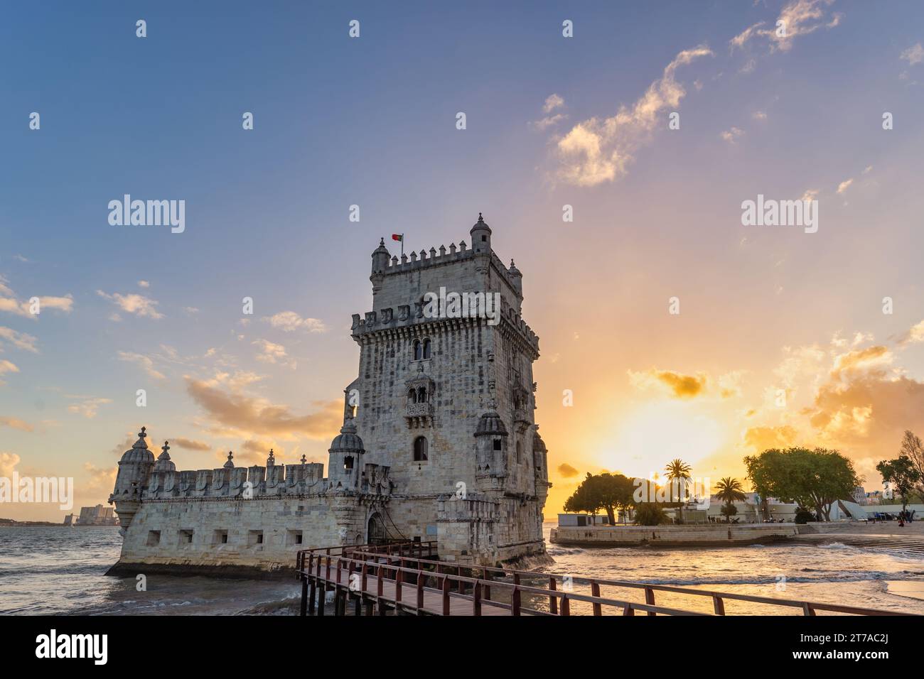 Lisbonne Portugal, Skyline de la ville au coucher du soleil à Belem Tower Banque D'Images