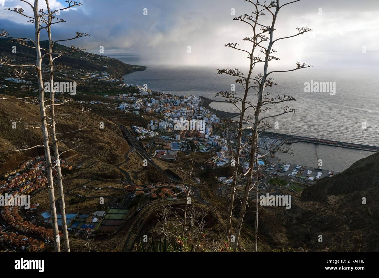 Le point de vue Concepción nous offre une vue panoramique imprenable sur Santa Cruz de la Palma et la région de Las Breñas. Mais aussi une grande perspective du o Banque D'Images