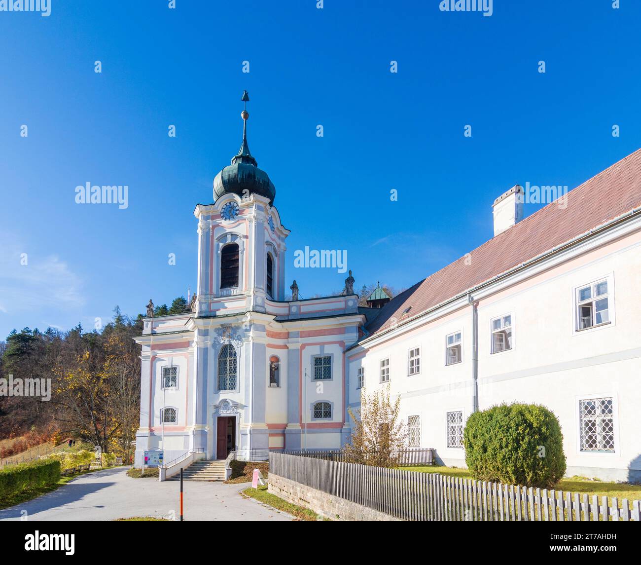 Gutenstein : église de pilgramme et monastère servite Mariahilfberg à Wiener Alpen, Alpes, Niederösterreich, Basse-Autriche, Autriche Banque D'Images