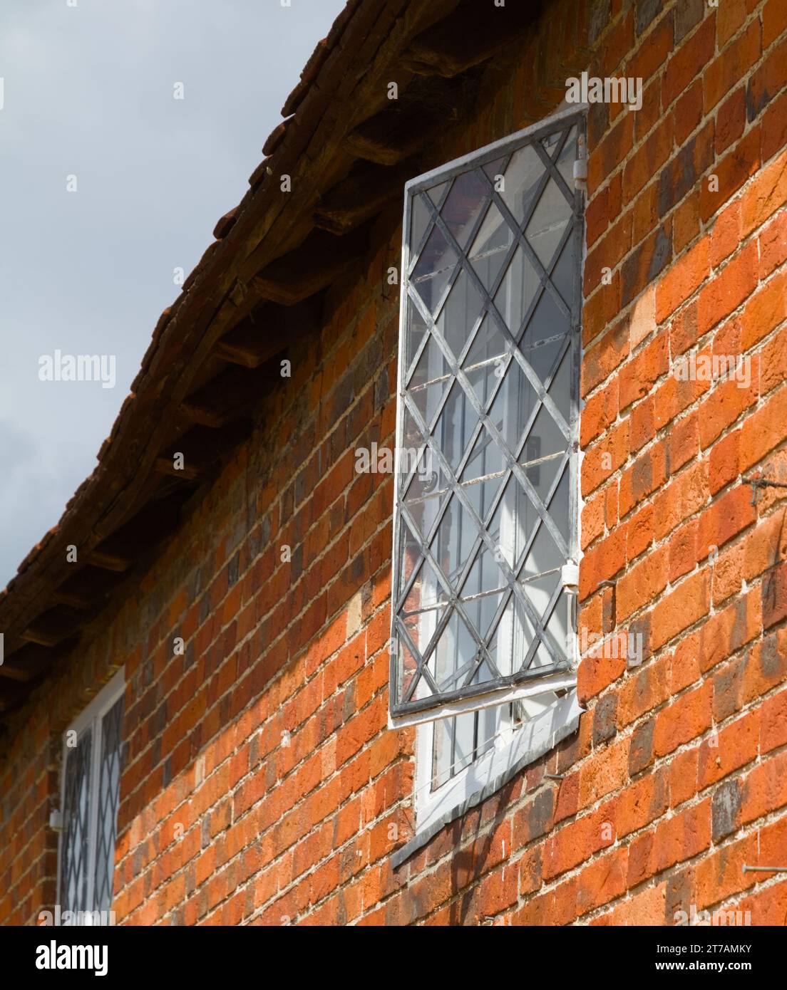 Fenêtre ouverte au plomb dans Un cottage dans le village de construction navale historique de Bucklers Hard, Beaulieu, Royaume-Uni Banque D'Images