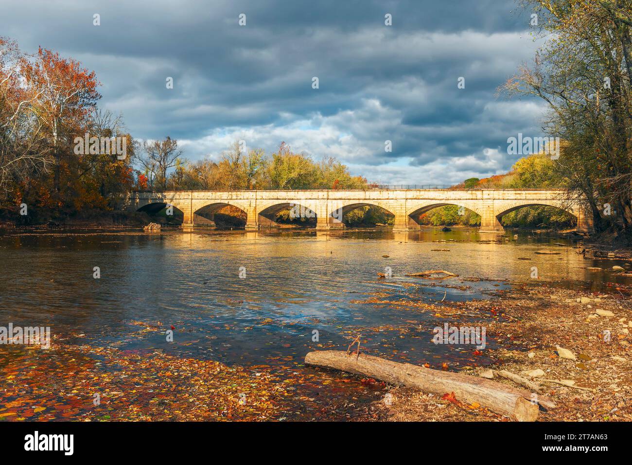 Aqueduc Monocacy sur le canal Chesapeake et Ohio au coucher du soleil. Comté de Frederick. Maryland. ÉTATS-UNIS Banque D'Images