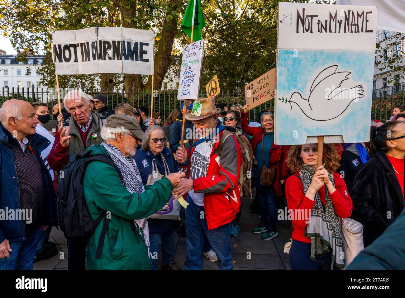 Les Juifs britanniques viennent soutenir les manifestants pro palestiniens lors de la Marche pour la Palestine, novembre 11, Londres, Royaume-Uni Banque D'Images