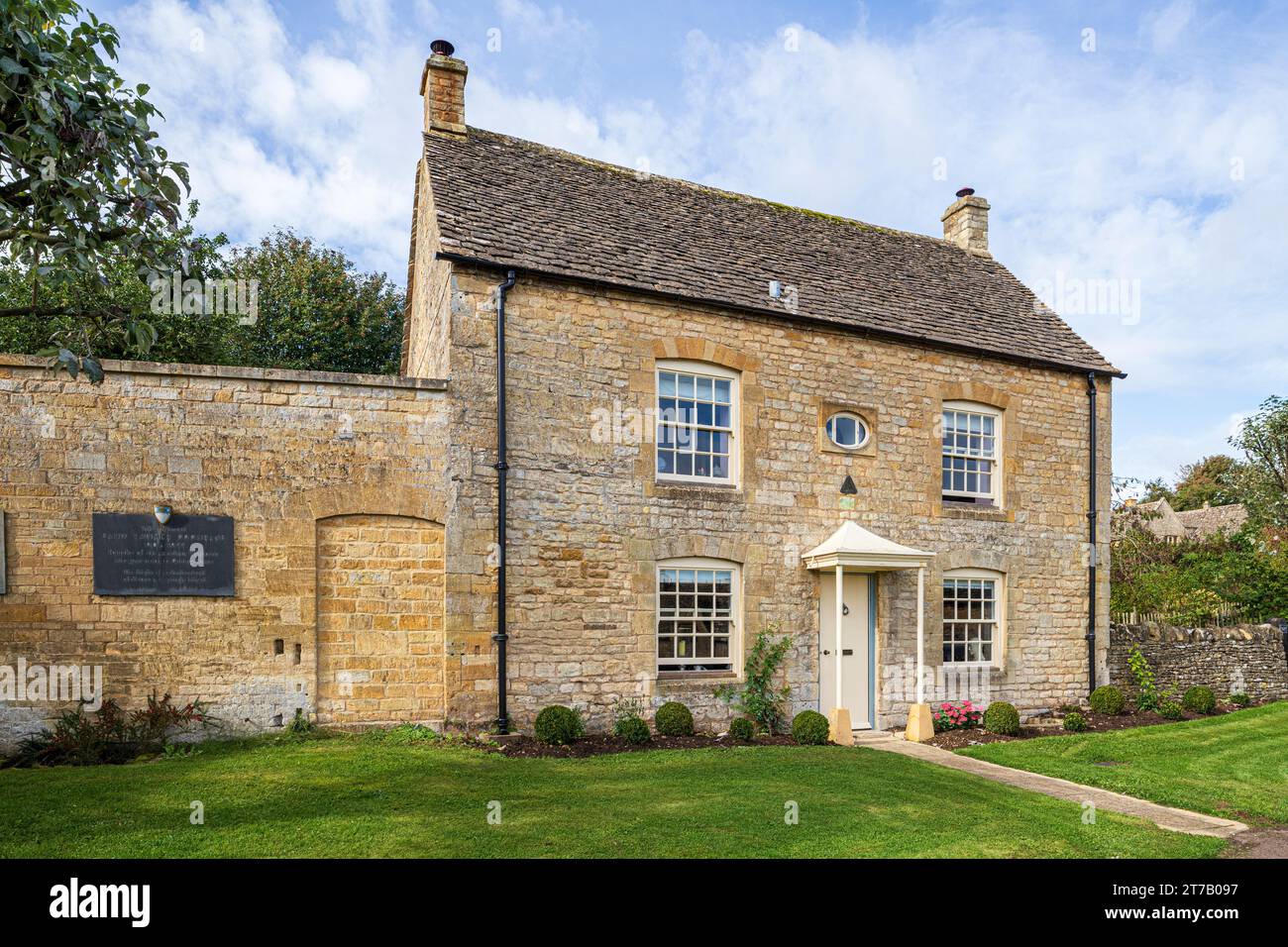 19th Century Civic Trust House sur le vert dans le Cotswold village de Guiting Power, Gloucestershire, Angleterre Royaume-Uni Banque D'Images