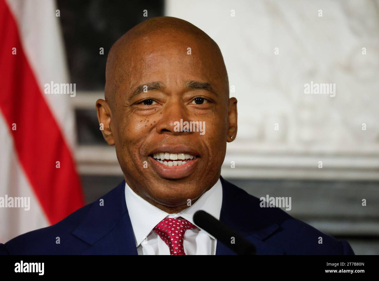 New York, États-Unis. 14 novembre 2023. Le maire de New York Adams répond aux questions lors d'un point de presse en personne à l'hôtel de ville de New York, le mardi 14 novembre 2023. Le maire Adams est actuellement sous une enquête du FBI qui étudie l'argent de la campagne et l'influence étrangère possible. Photo de John Angelillo/UPI crédit : UPI/Alamy Live News Banque D'Images