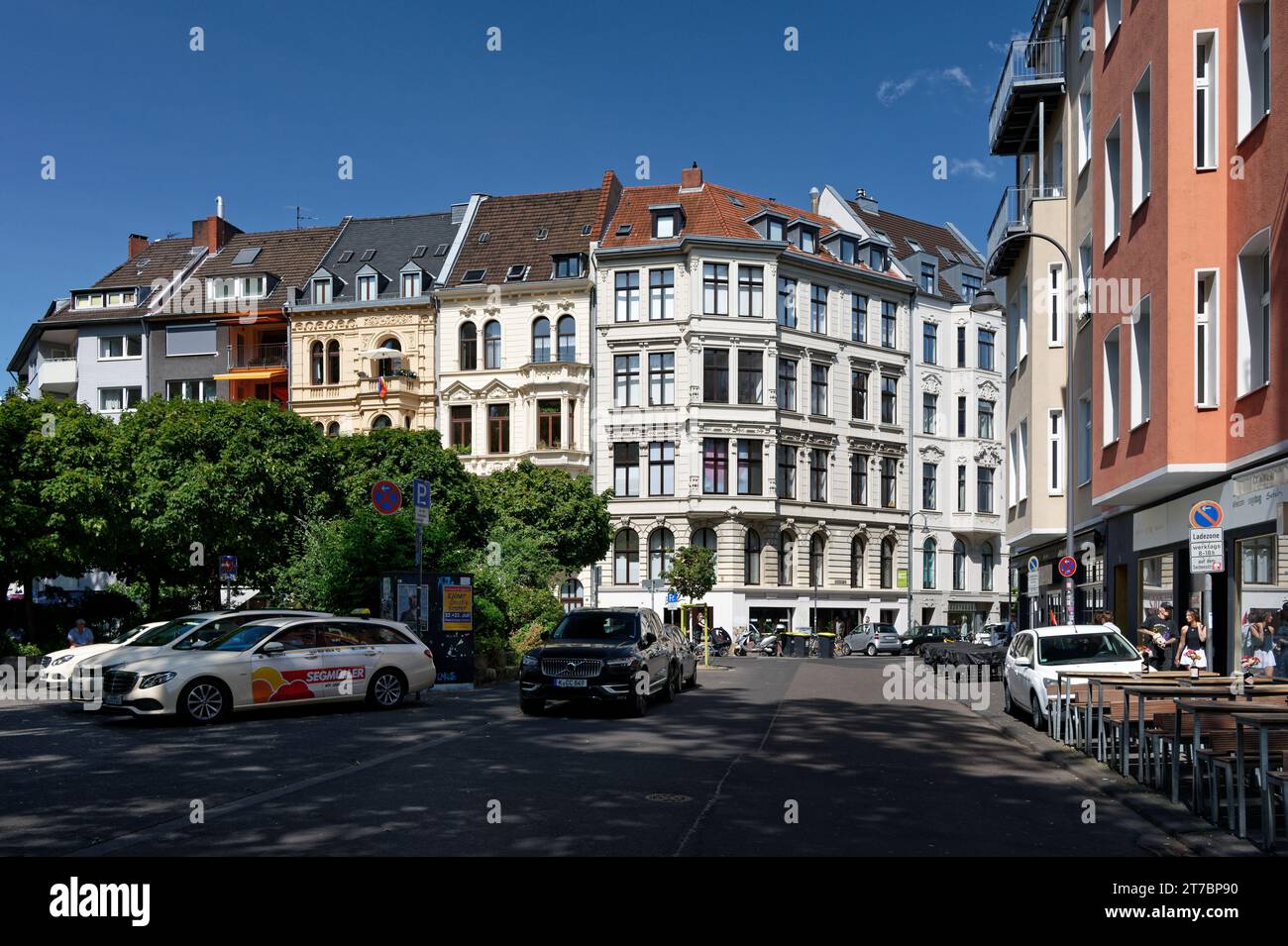 Cologne, Allemagne juillet 10 2023 : la place de bruxelles dans le quartier belge de cologne par une journée ensoleillée avec un ciel bleu Banque D'Images