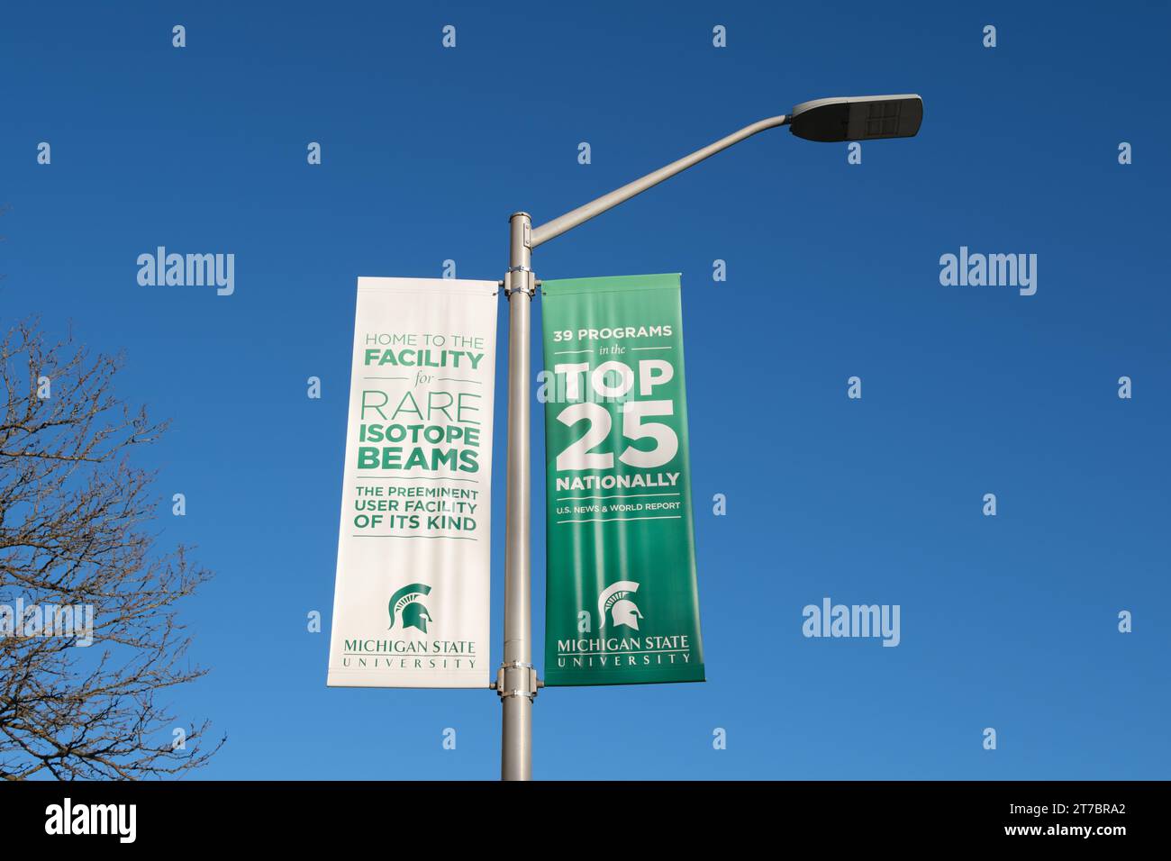 Bannières, sur le campus de l'Université d'État du Michigan, faisant la promotion de l'installation pour les faisceaux isotopiques rares et des programmes dans le top 25, à l'échelle nationale. Banque D'Images