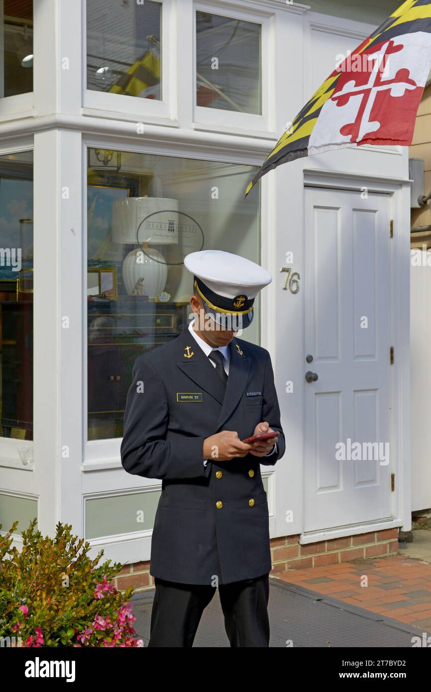 Jeune homme de l'Académie navale des États-Unis à Annapolis MD Banque D'Images