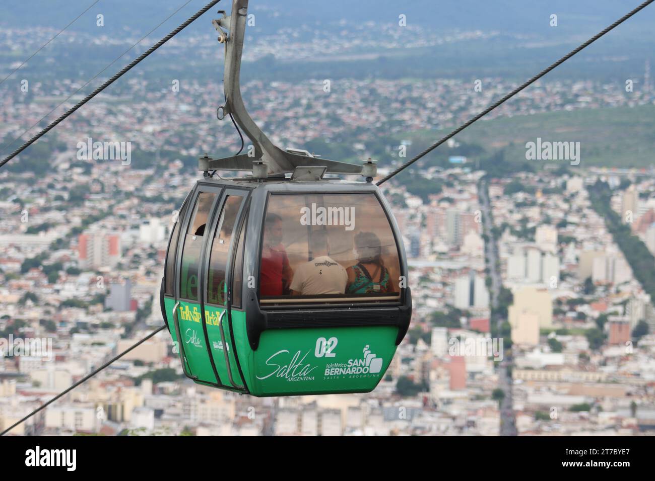 5 janvier 2022 ; Salta, Argentine. Vue du téléphérique atteignant le sommet du Cerro San Bernardo. Banque D'Images