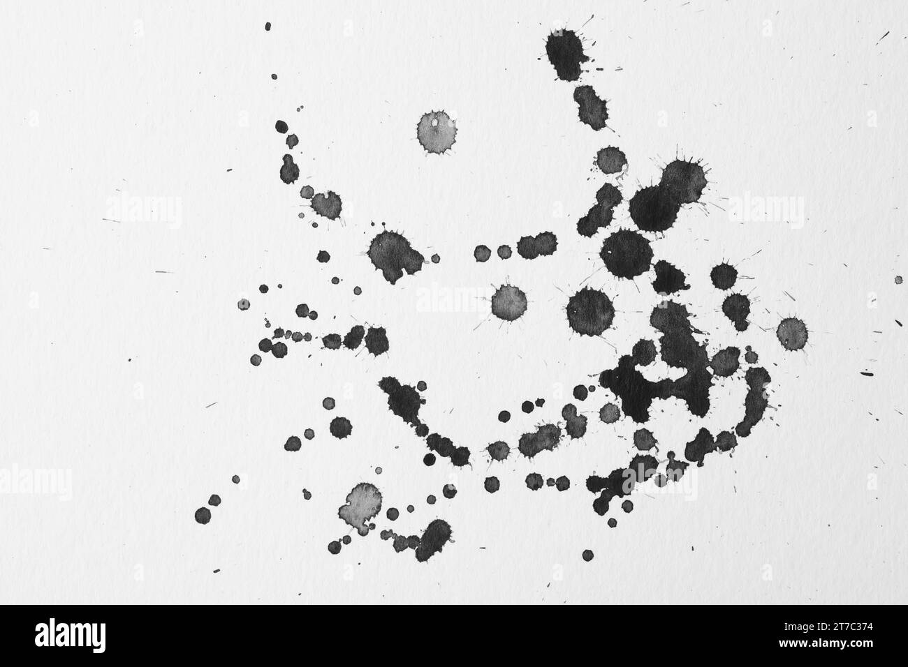Taches d'encre noire sur fond blanc, pose à plat Banque D'Images