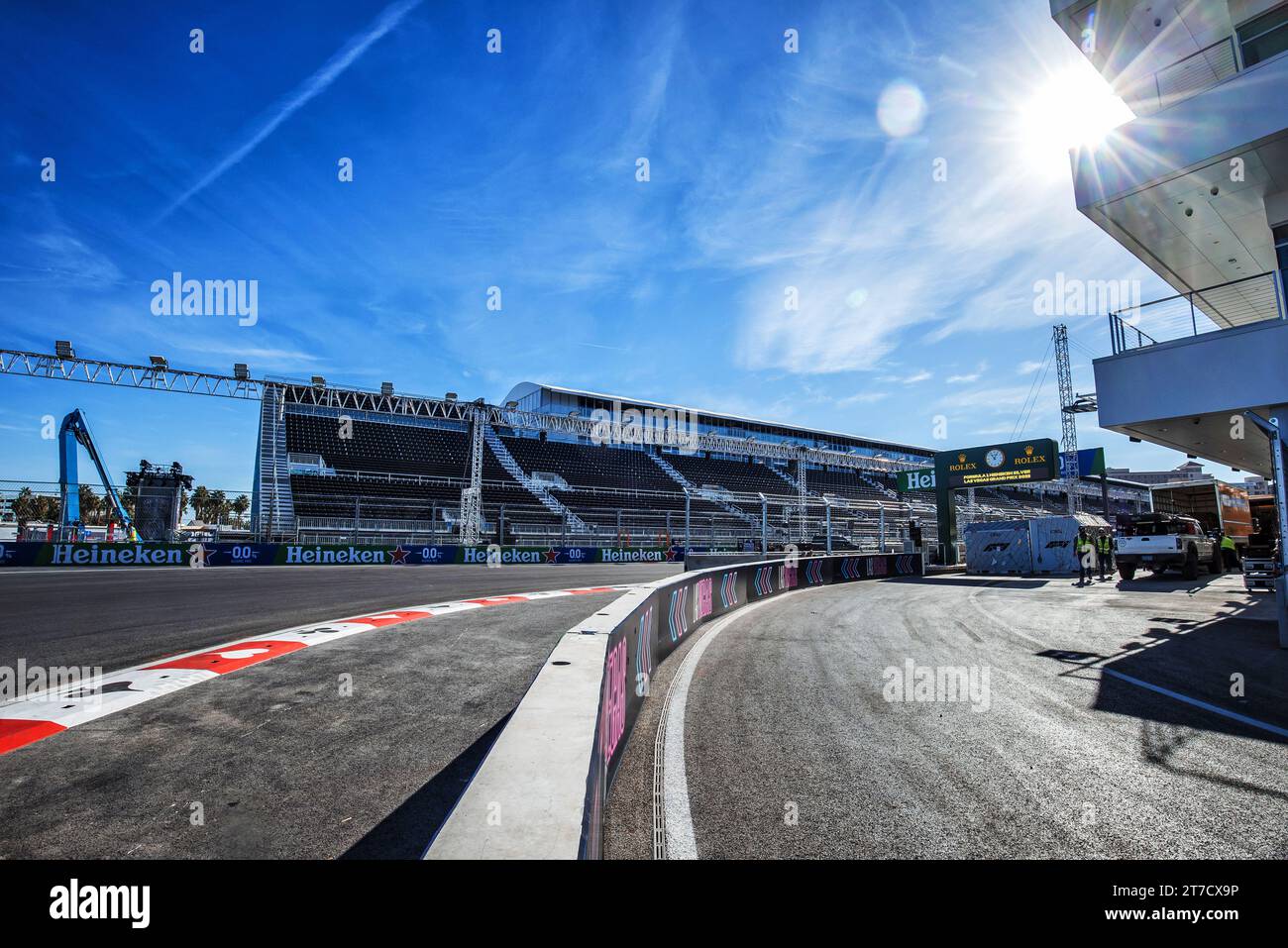 Las Vegas, États-Unis. 14 novembre 2023. Atmosphère du circuit - sortie de la voie des stands. 14.11.2023. Formula 1 World Championship, Rd 22, Las Vegas Grand Prix, Las Vegas, Nevada, USA, jour de préparation. Le crédit photo doit se lire : XPB/Press Association Images. Crédit : XPB Images Ltd/Alamy Live News Banque D'Images