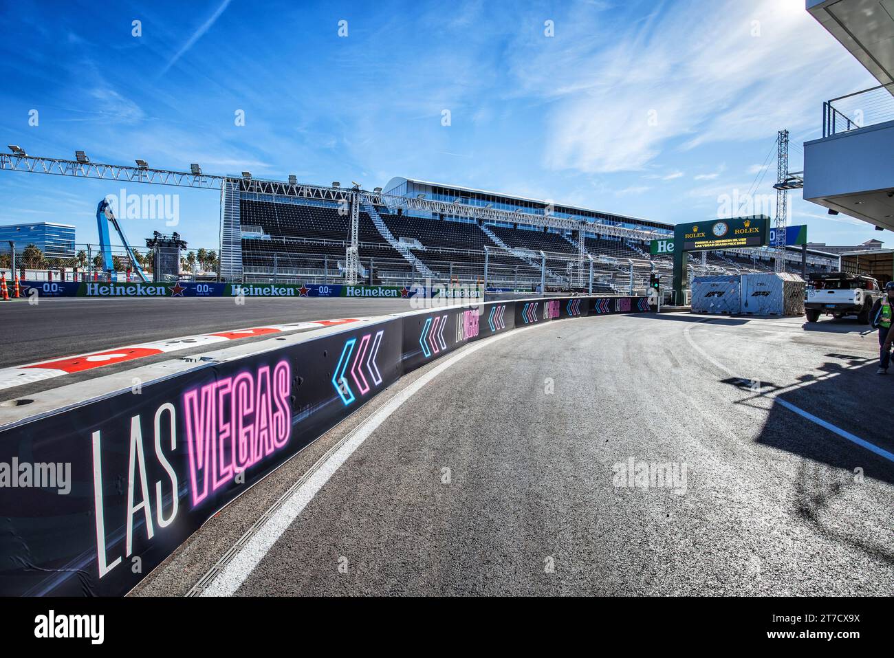 Las Vegas, États-Unis. 14 novembre 2023. Atmosphère du circuit - sortie de la voie des stands. 14.11.2023. Formula 1 World Championship, Rd 22, Las Vegas Grand Prix, Las Vegas, Nevada, USA, jour de préparation. Le crédit photo doit se lire : XPB/Press Association Images. Crédit : XPB Images Ltd/Alamy Live News Banque D'Images