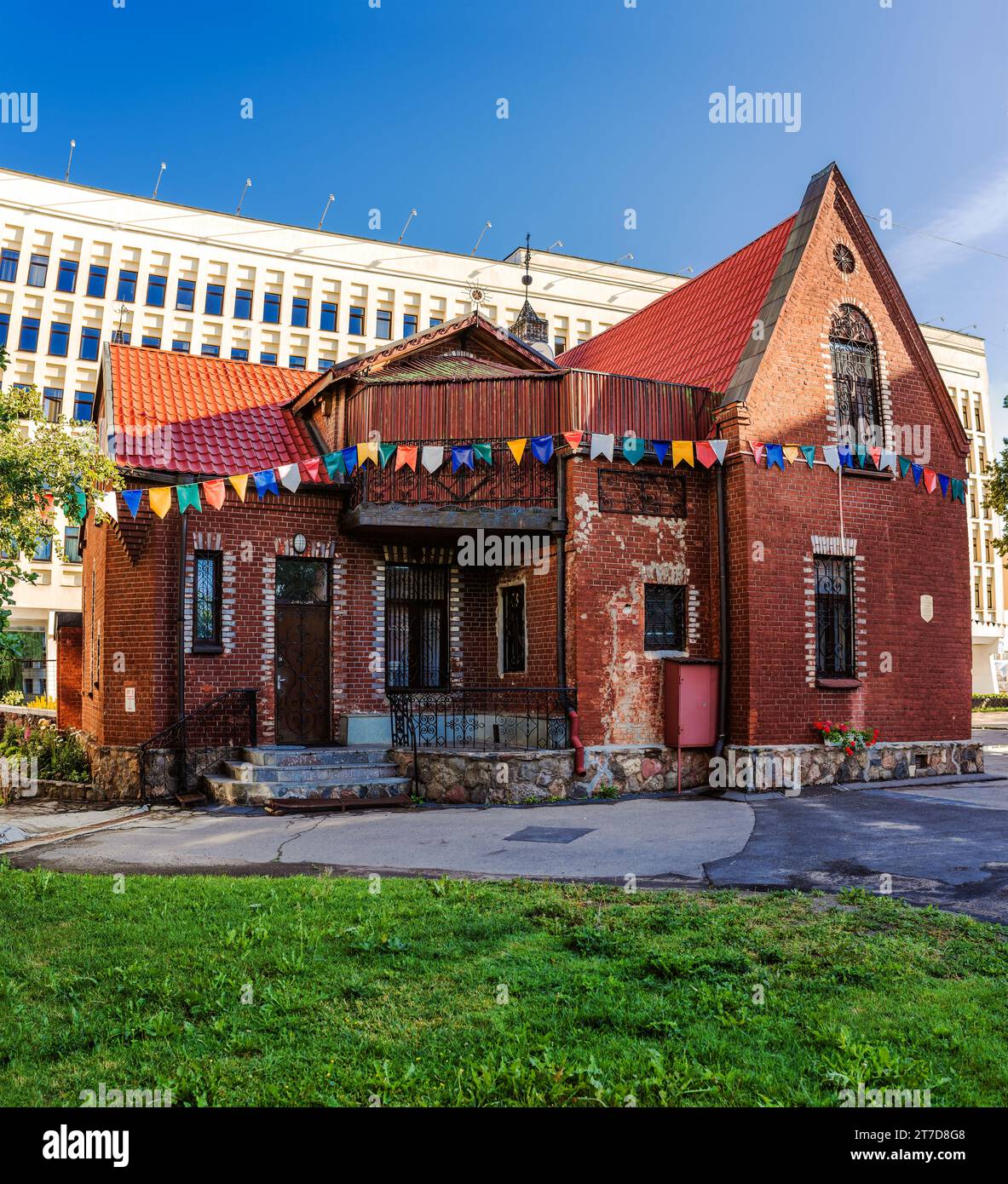 Église des Saints Simon et Hélène, également connue sous le nom d'Église Rouge, est une église catholique romaine située sur la place de l'indépendance à Minsk, en Biélorussie. Banque D'Images