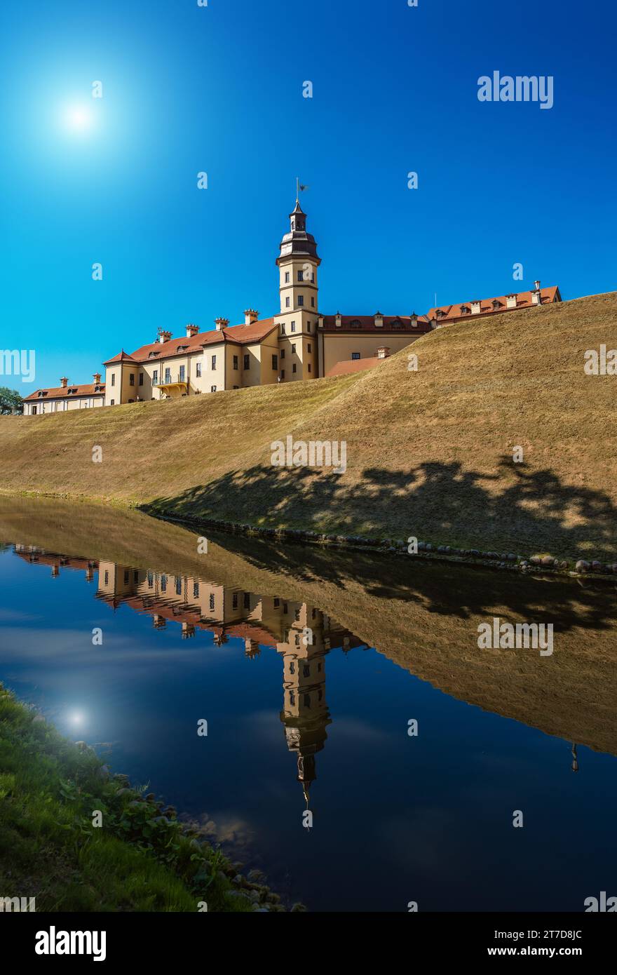 Le château de Nesvizh ou château de Niasvizh est un château résidentiel de la famille Radziwill à Nesvizh, en Biélorussie. Il est situé à une altitude de 183 mètres. Banque D'Images