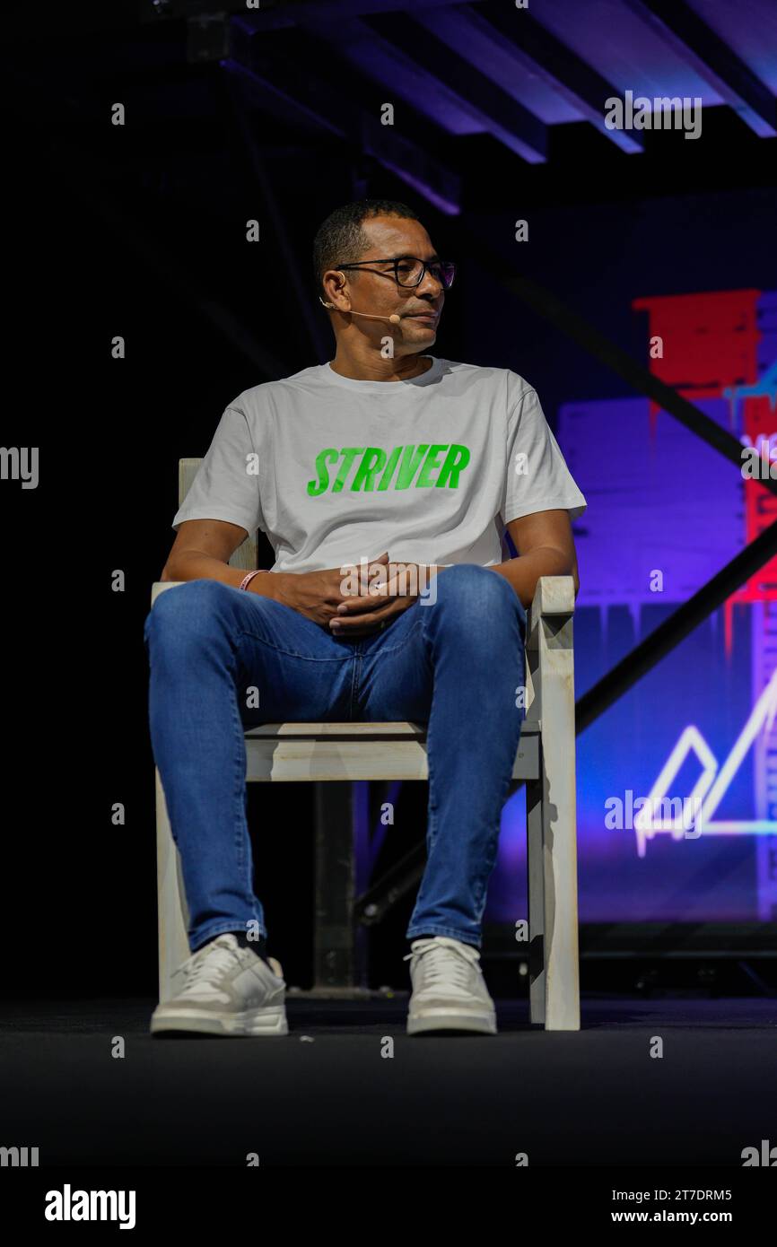 Lisbonne, Portugal. 14 novembre 2023. Gilberto Silva, vainqueur de la coupe du monde au Brésil, s’adresse au public lors de la première journée du Web Summit 2023 à Lisbonne. (Photo Bruno de Carvalho/SOPA Images/Sipa USA) crédit : SIPA USA/Alamy Live News Banque D'Images