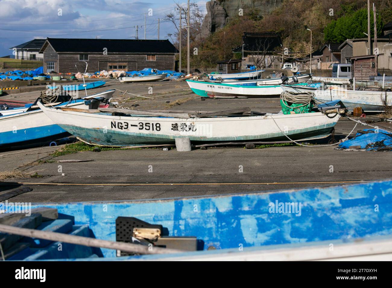 Un tarai-bune, ou bateau tourné vers la baignoire, est un bateau de pêche japonais traditionnel que l'on trouve principalement sur l'île de Sado dans la préfecture de Niigata, au Japon. Banque D'Images