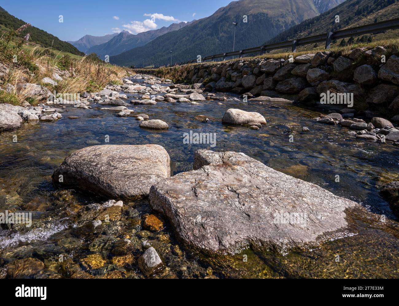 Rivière Trisanna dans les Alpes dans la région du Tyrol autrichien Banque D'Images