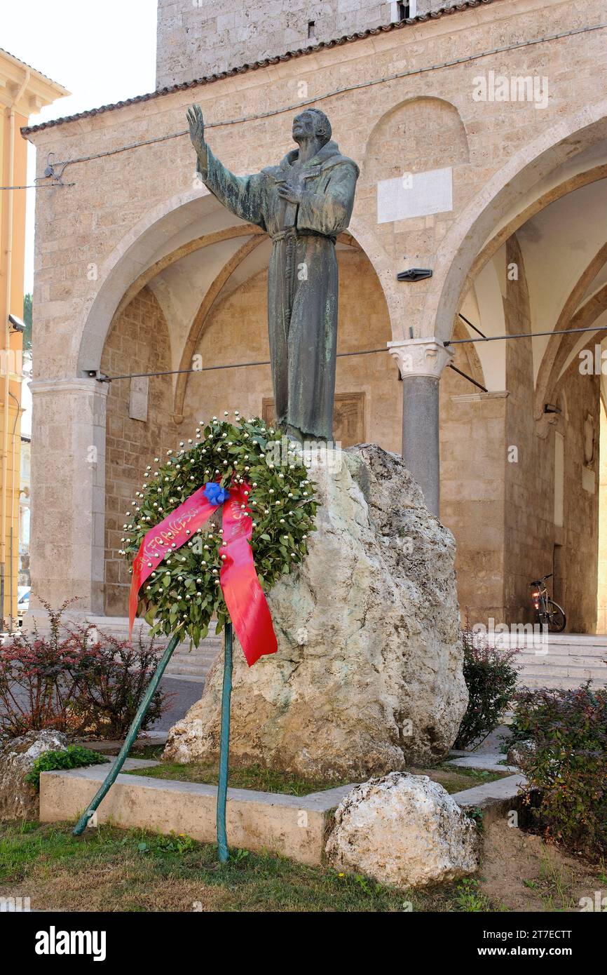 Monument à Saint François. Piazza Vittori. Rieti. Lazio. Italie Banque D'Images