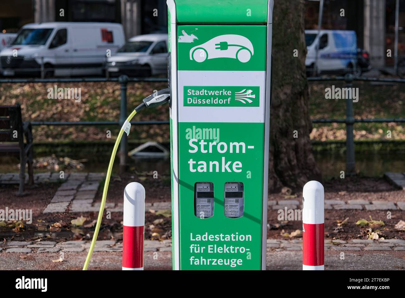 Stromtankstelle Aufkleber, Quadratisch, 30x30 Mm – Wetterfest, UV-beständig, Für Innen/außen