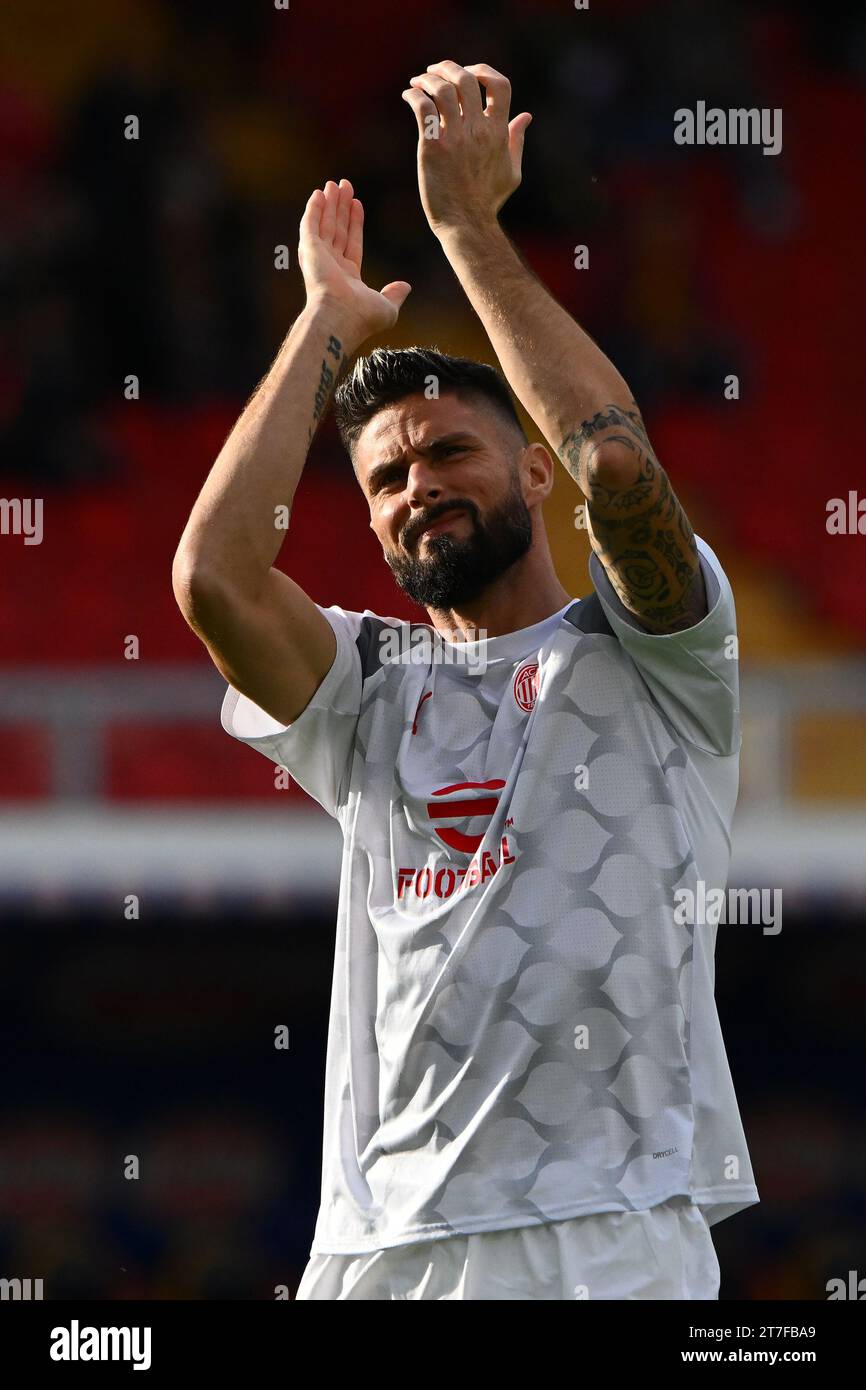 Olivier Giroud de l'AC Milan fait des gestes lors du match Serie A TIM entre l'US Lecce et l'AC Milan au Stadio Ettore Giardiniero - via del Mare, Lecce, ITA Banque D'Images