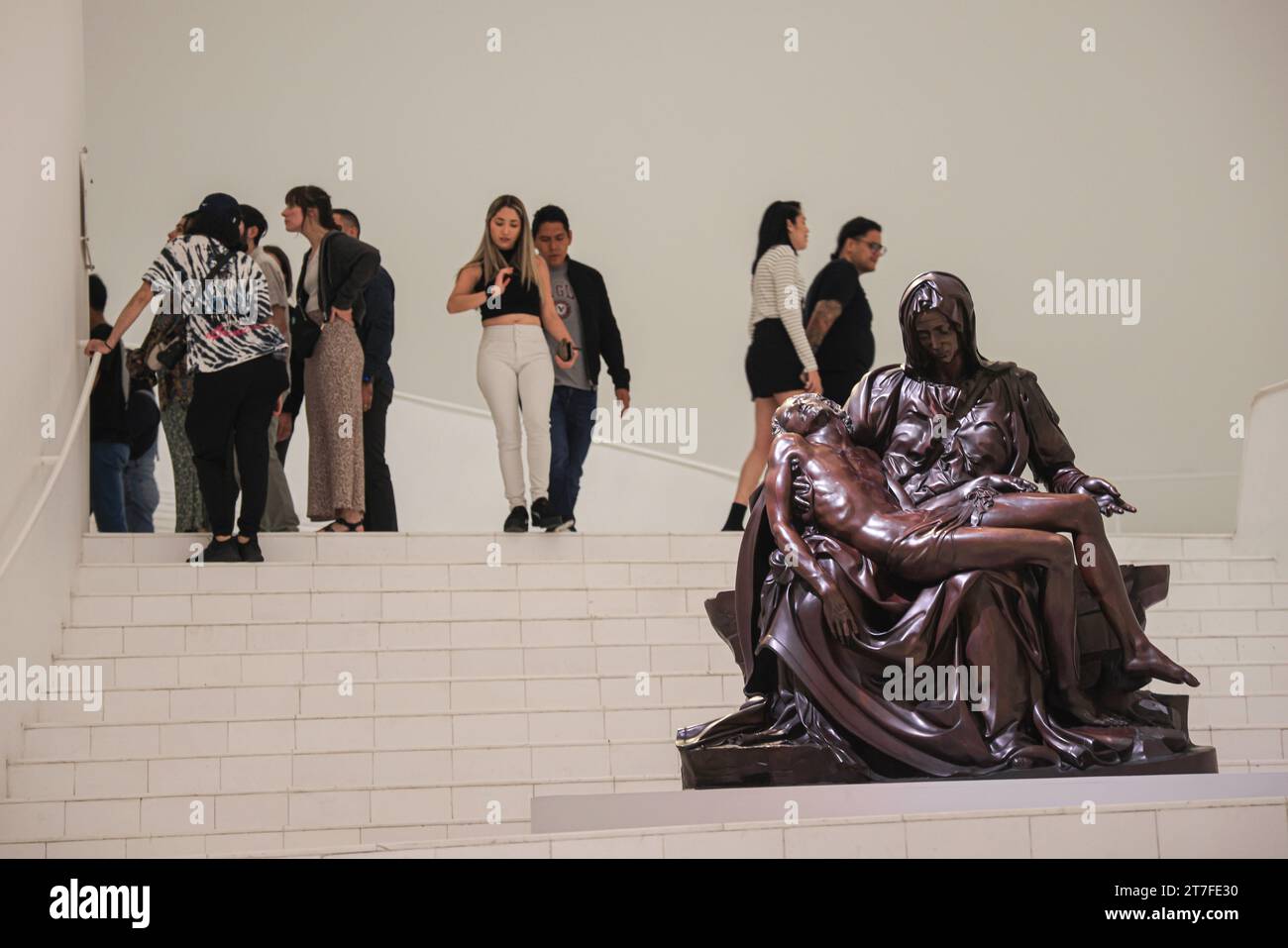 Salle d'exposition de sculptures et peintures au musée Soumaya de la Plaza Carso à Mexico. Institution culturelle avec la collection de la Fondation Carlos Slim, Conservas, étudie la collection d'art. Il abrite des œuvres du sculpteur français Auguste Rodin, des anciens maîtres européens El Greco, Tintoret, Brueghel, Cranach, Zurbarán et Murillo et des anciens maîtres de Nouvelle-Espagne, Correa, Villalpando et Cabrera. Il a les seules œuvres de Vincent Van Gogh au Mexique, José María Velasco, Agustín Arrieta, Dr. ATL, Diego Rivera, José Clemente Orozco et David Alfaro Siqueiros. (Photo de Luis Gutierrez/ Banque D'Images