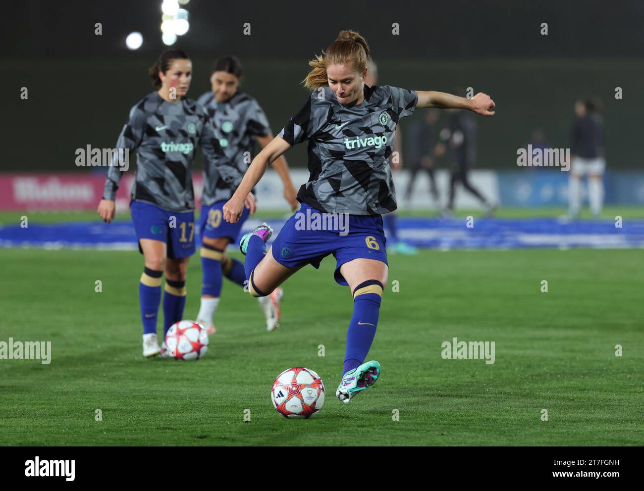 Sjoeke Nusken, de Chelsea, se réchauffe avant le match du groupe D de la Ligue des champions féminine de l'UEFA à l'Estadio Alfredo Di Stefano à Madrid, en Espagne. Date de la photo : mercredi 15 novembre 2023. Banque D'Images