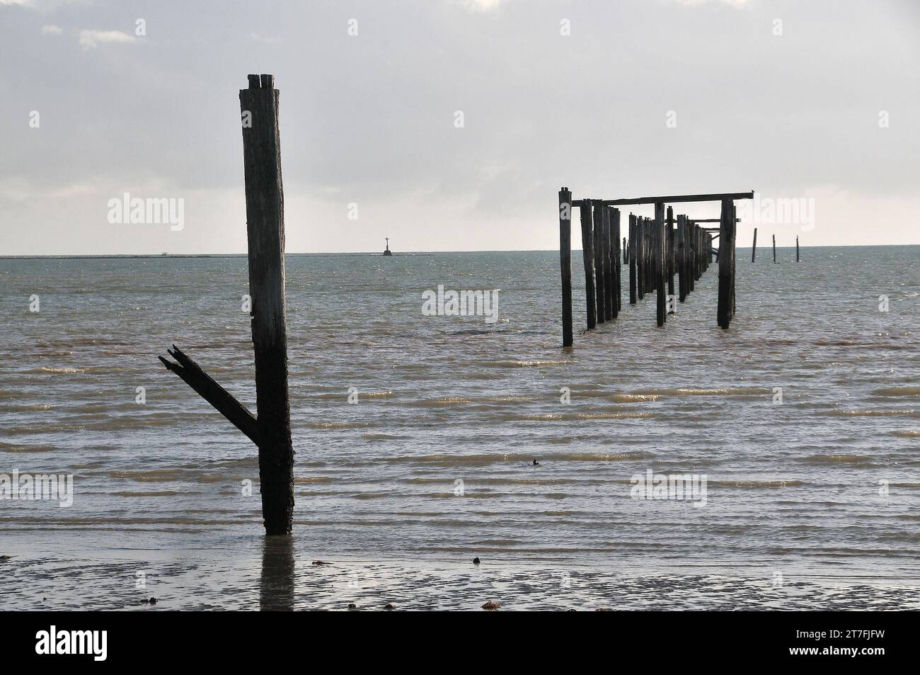 Cumuruxatiba, Brésil coucher de soleil sur la plage côtière de Bahia à la fin de la journée sable et mer Banque D'Images