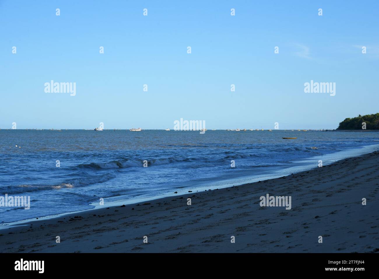 coucher de soleil sur la plage de sable avec vagues de mer vacances repos liberté image de l'océan Banque D'Images