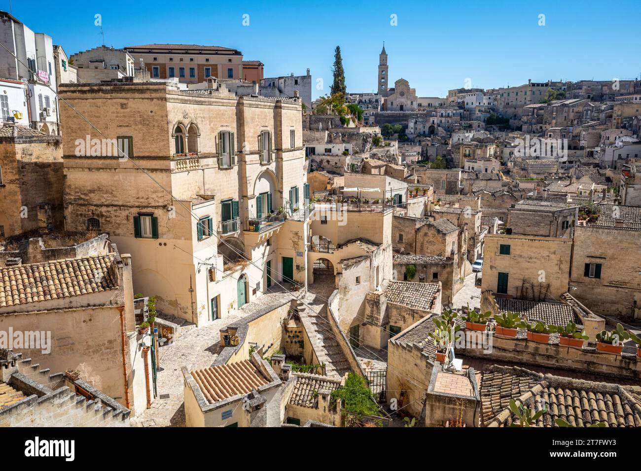 Matera est une ville sur un éperon rocheux dans la région de Basilicate, dans le sud de l'Italie Banque D'Images
