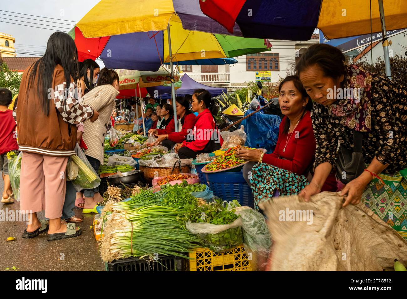 Rue du marché central, vendeurs de rue, Phonsavan, Xiangkhouang province, Laos, Asie du Sud-est, Asie Banque D'Images