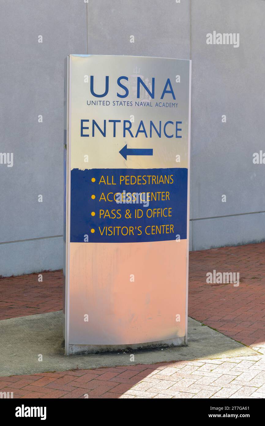 Panneau direct à l'entrée de l'Académie navale des États-Unis à Annapolis MD Banque D'Images