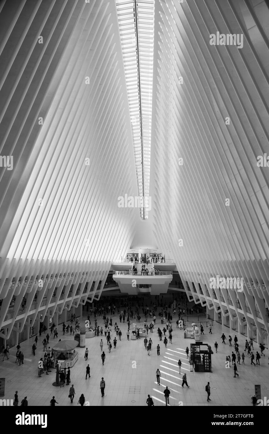 À l'intérieur du centre commercial Oculus à New York Banque D'Images