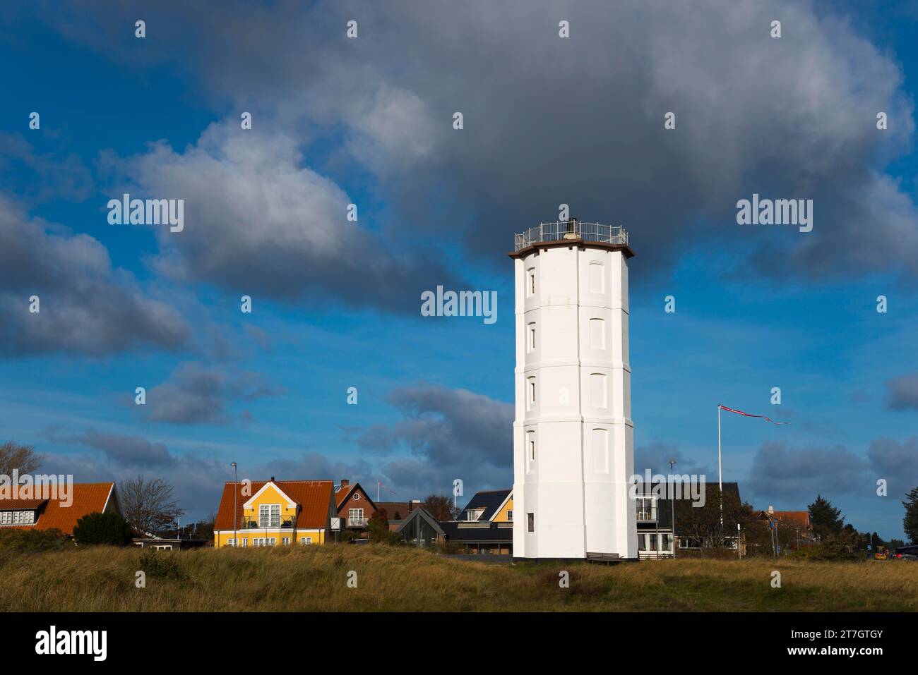 Phare blanc historique, phare Skagen FYR ou Det Hvide FYR i Skagen, Skagen, Jutland du Nord, Jutland, Danemark Banque D'Images