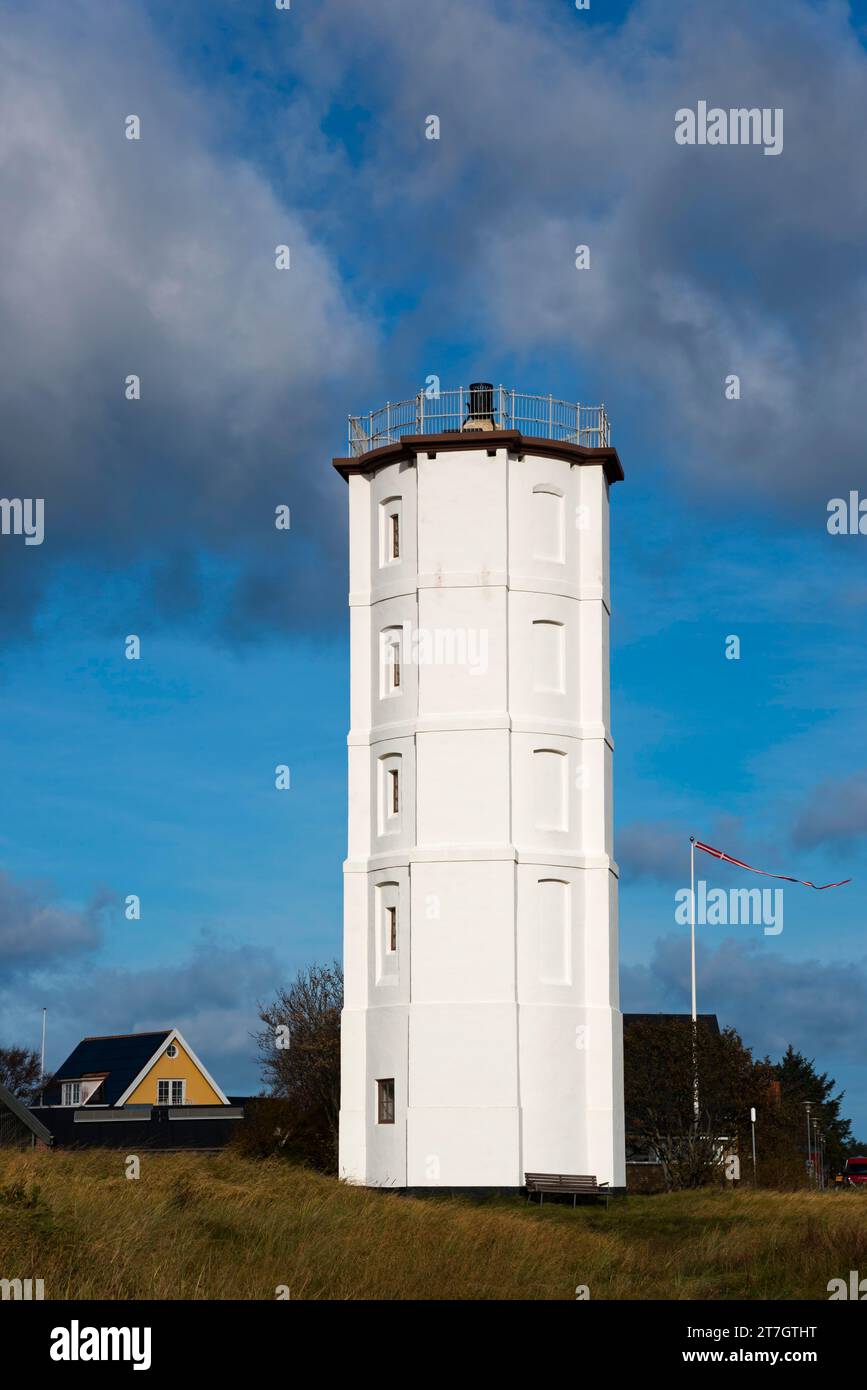 Phare blanc historique, phare Skagen FYR ou Det Hvide FYR i Skagen, Skagen, Jutland du Nord, Jutland, Danemark Banque D'Images