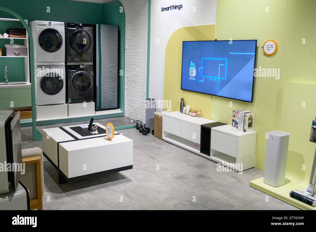 HCMC, VN - novembre 2023. Écosystème Samsung à usage éditorial Banque D'Images