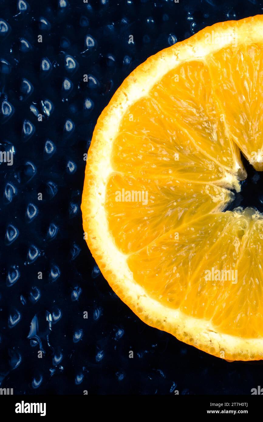 Vue d'un juteux, doux et mûr de fruits orange coupe Banque D'Images Vue d'un juteux, doux et mûr de fruits orange coupe Banque D'Images