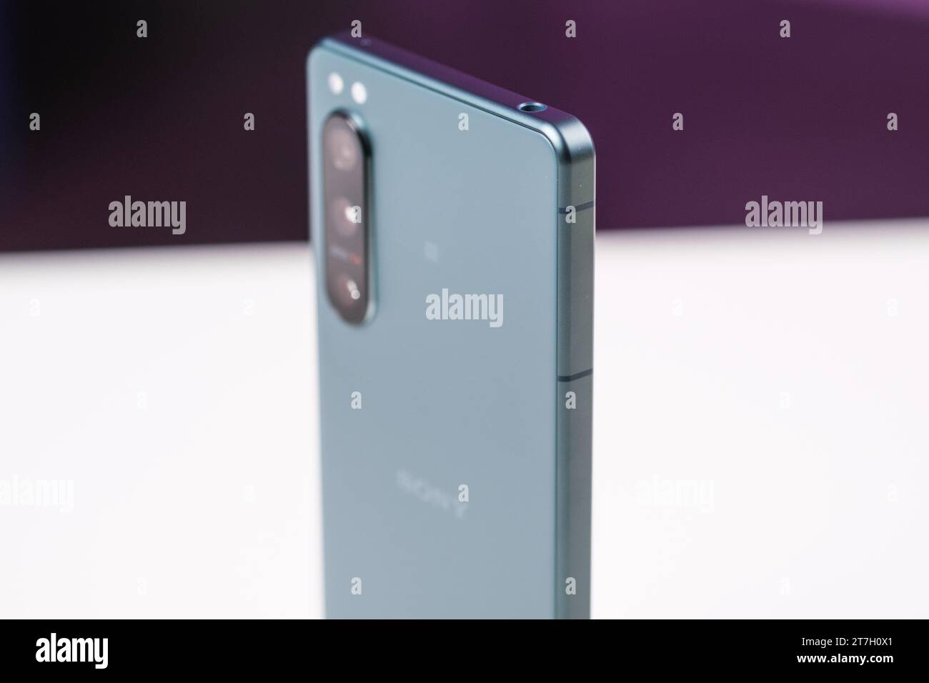 HCMC, VN - novembre 2023. Sony Xperia V pour un usage éditorial Banque D'Images