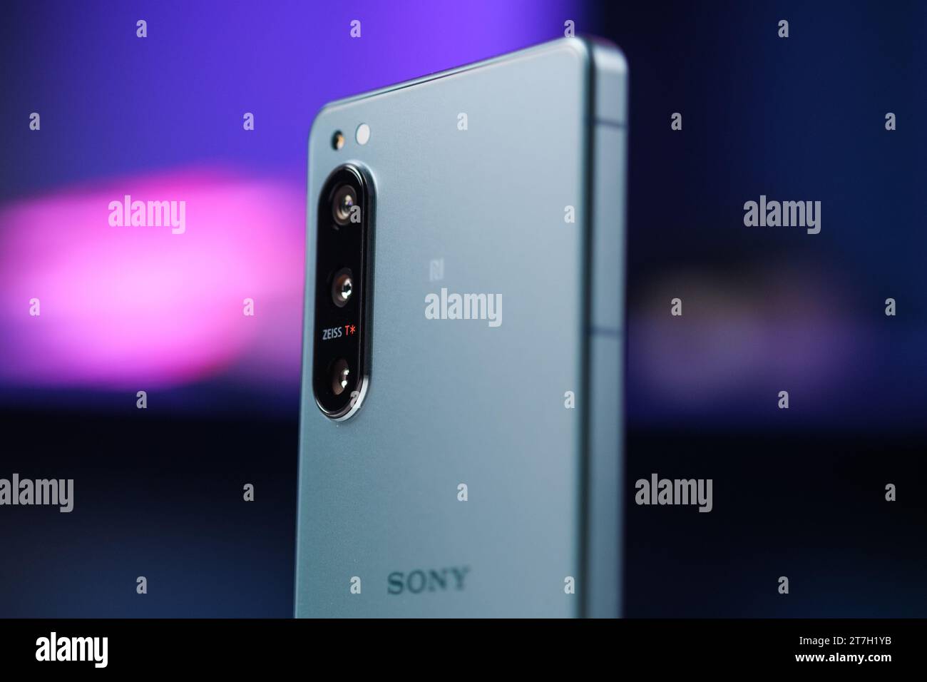 HCMC, VN - novembre 2023. Sony Xperia V pour un usage éditorial Banque D'Images