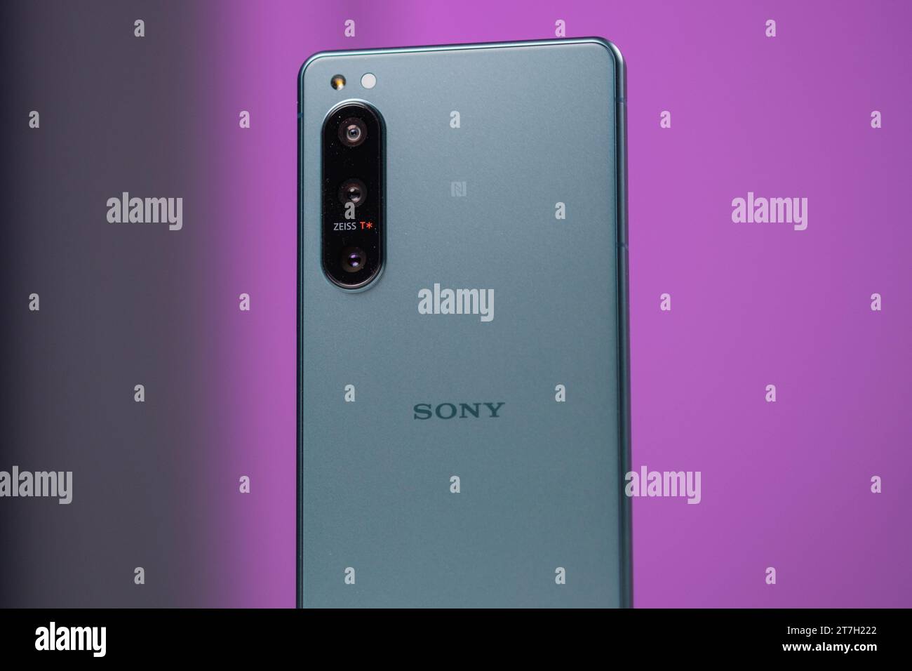 HCMC, VN - novembre 2023. Sony Xperia V pour un usage éditorial Banque D'Images