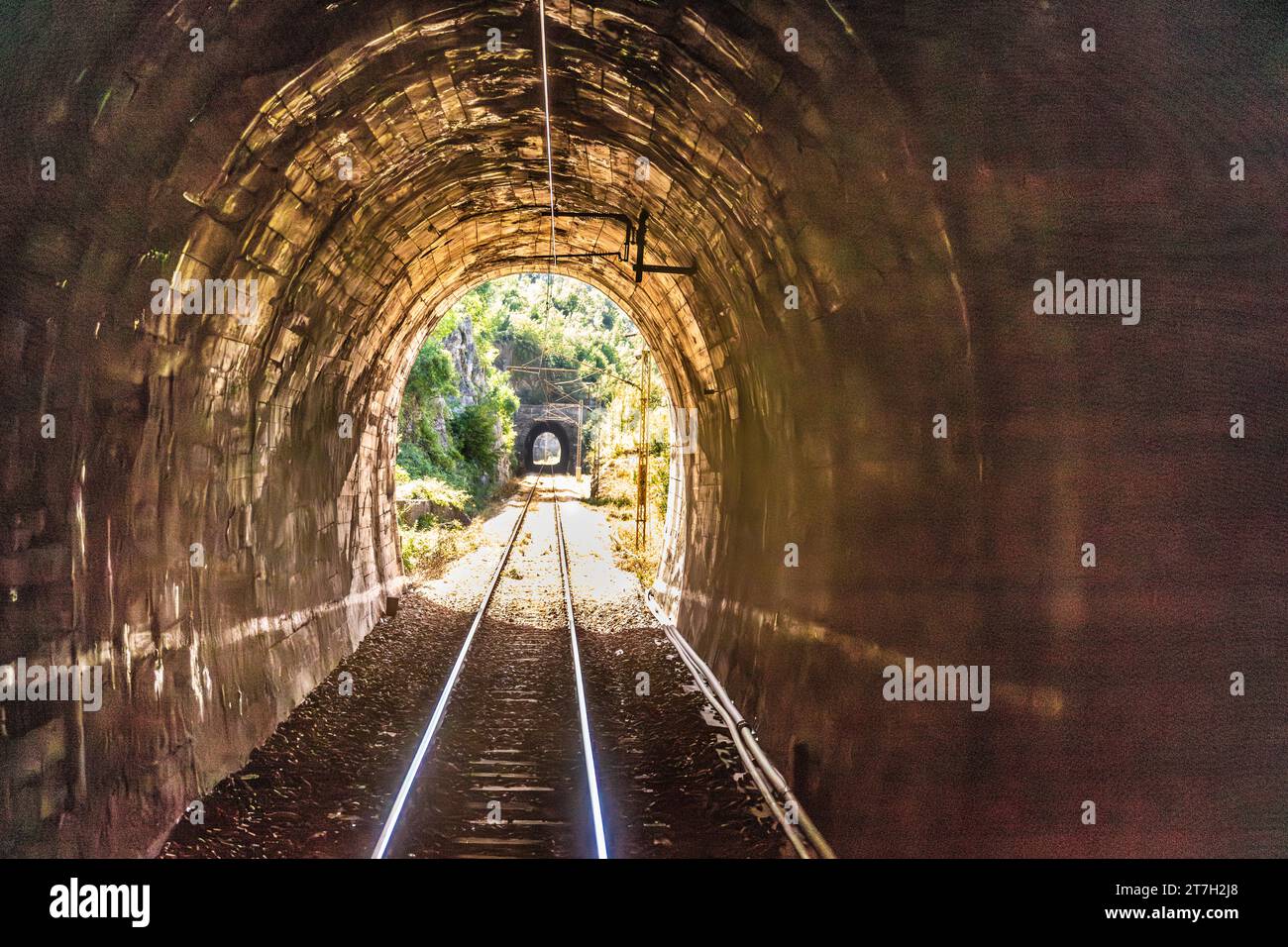 De nombreux tunnels le long de la route, montez sur le spectaculaire chemin de fer de montagne de Tito de Bar à Belgrade, Monténégro, Monténégro Banque D'Images