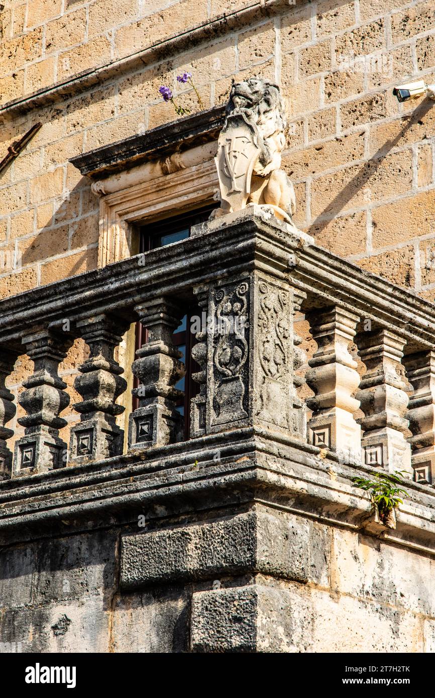 Palais Bujovic du 17e siècle maintenant un musée, ancien centre maritime Perast avec ses magnifiques bâtiments et deux îles au large de la côte Banque D'Images