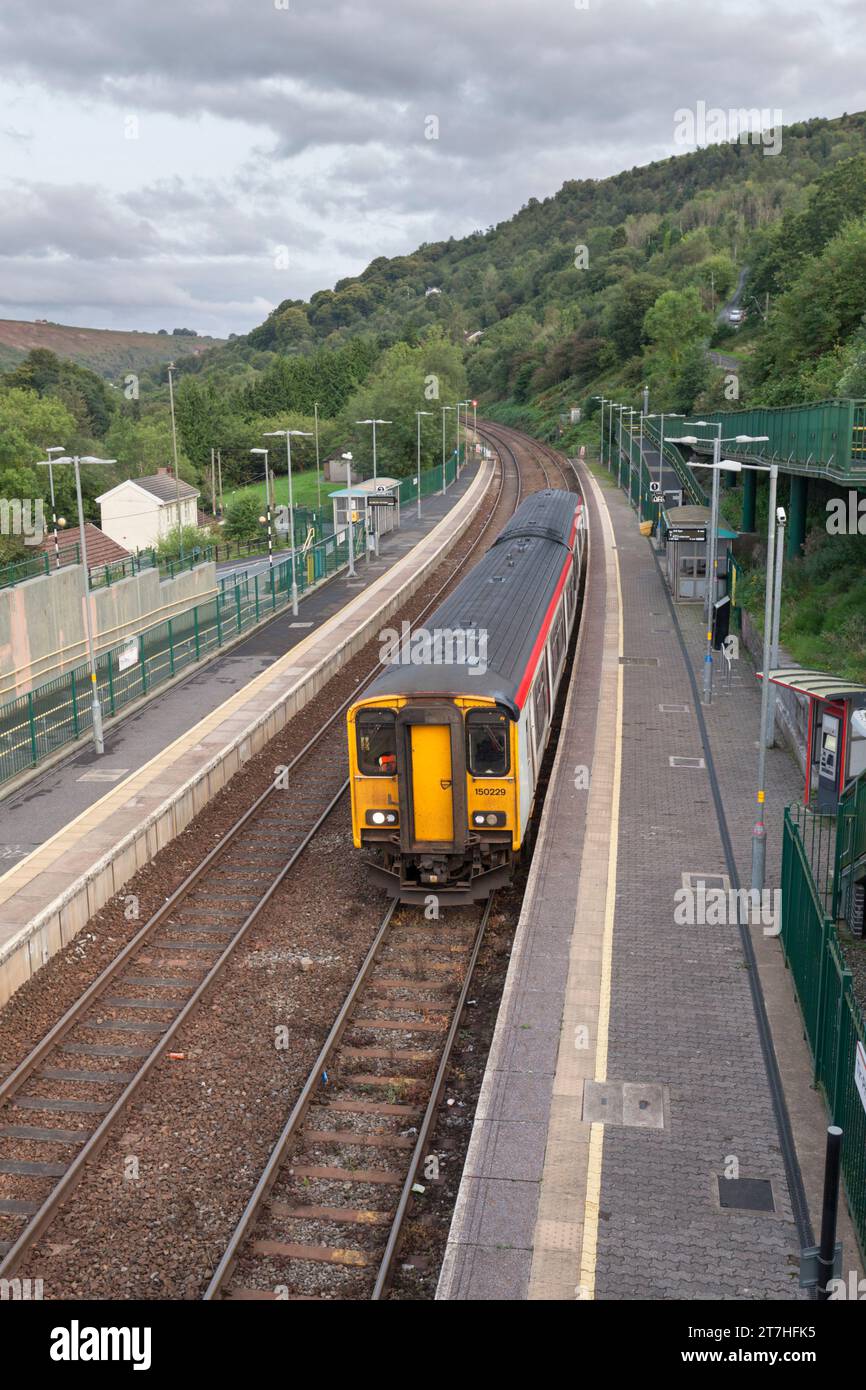 Transport pour le pays de Galles classe 150 DMU train 150229 appelant à la gare TIR-Phil South Wales, Royaume-Uni Banque D'Images