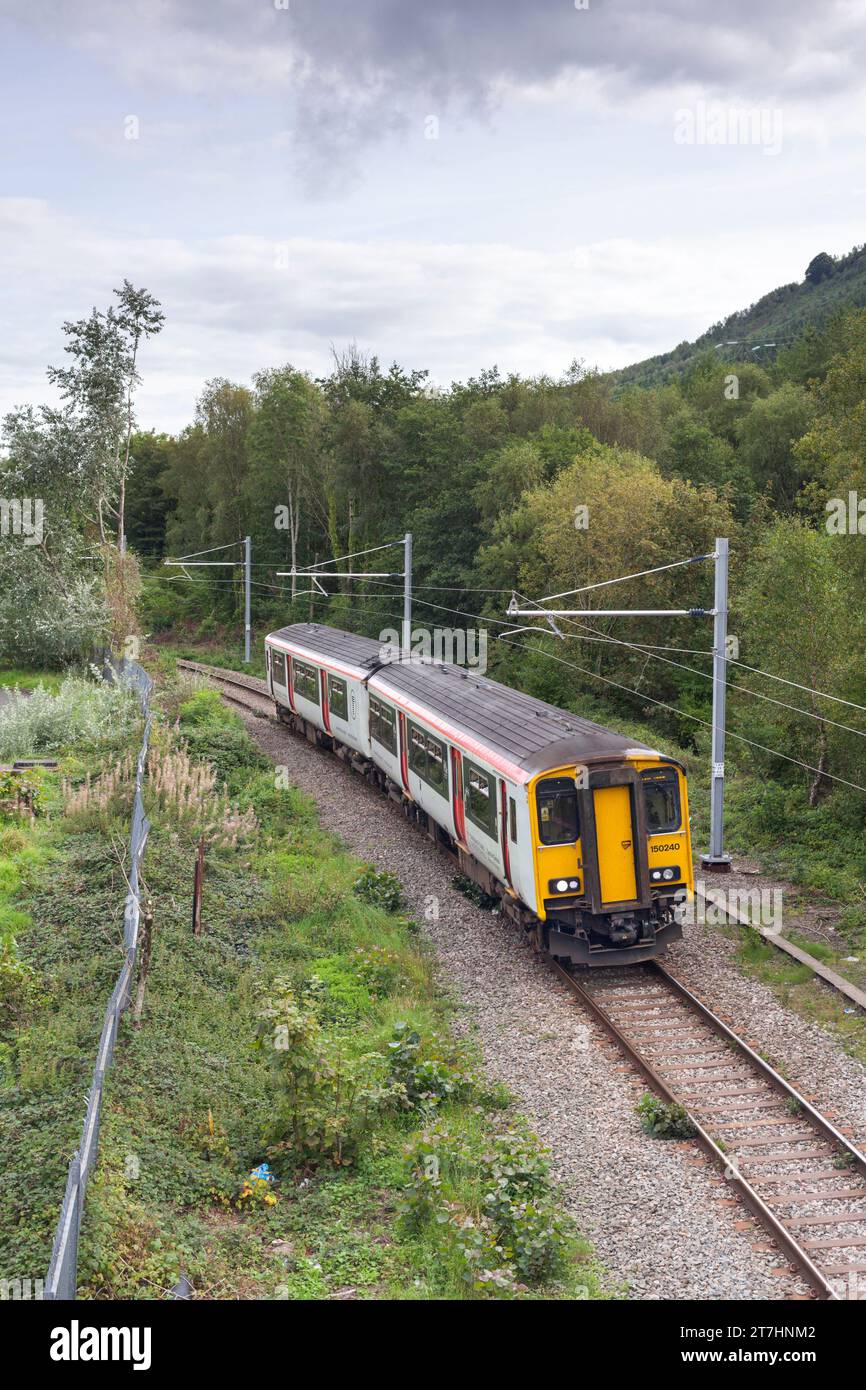 Transport pour le pays de Galles classe 150 Diesel train à unités multiples 150240 passant Mount Pleasant , pays de Galles du sud, Royaume-Uni Banque D'Images