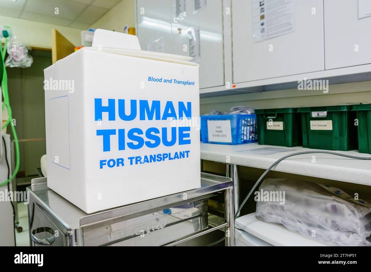 Boîte dans un hôpital disant "tissu humain pour transplantation" Banque D'Images
