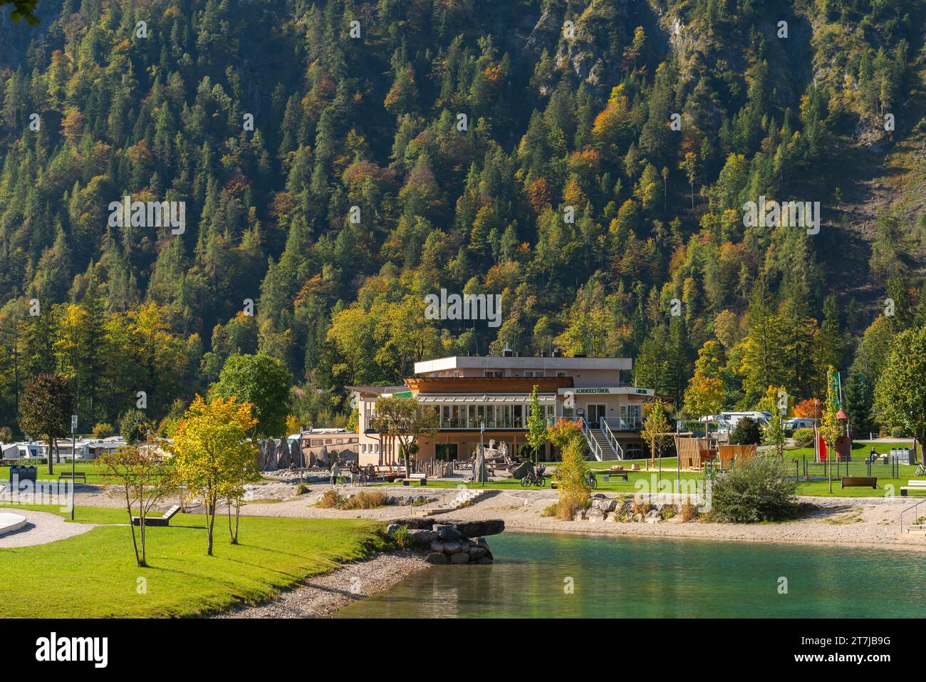 Site de caravane alpine dans la ville commerçante et station de vacances populaire Achenkirch sur le lac Achensee Tyrol, Autriche, Europe Banque D'Images