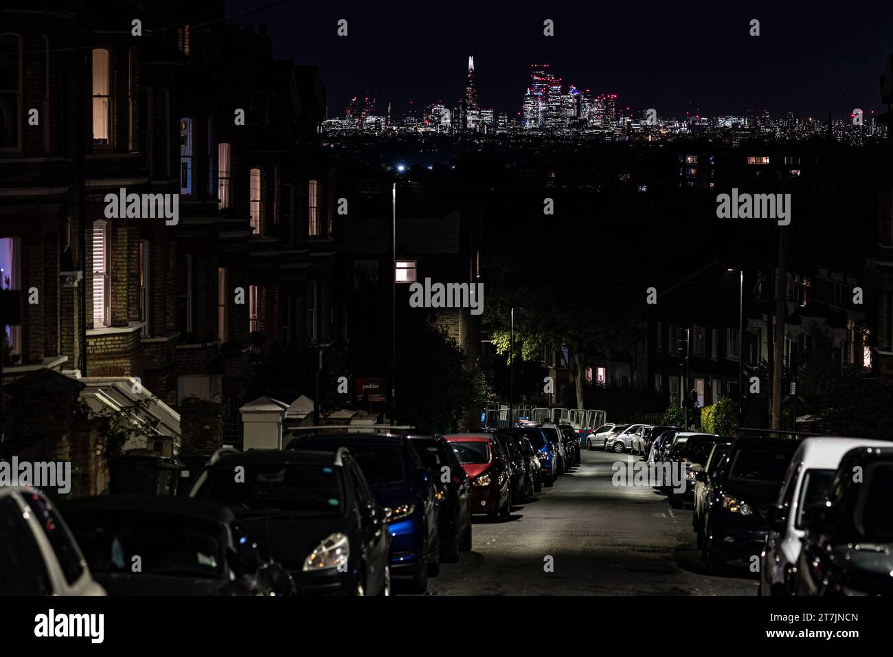 Centre de Londres vu la nuit depuis une rue sur la colline de Crystal Palace, au sud de Londres Banque D'Images